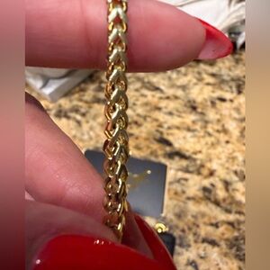 💛✨ GLD Jewelry Cuban Link Bracelet ✨💛
Miami‎ luxury name brand 6” 🌴💅
